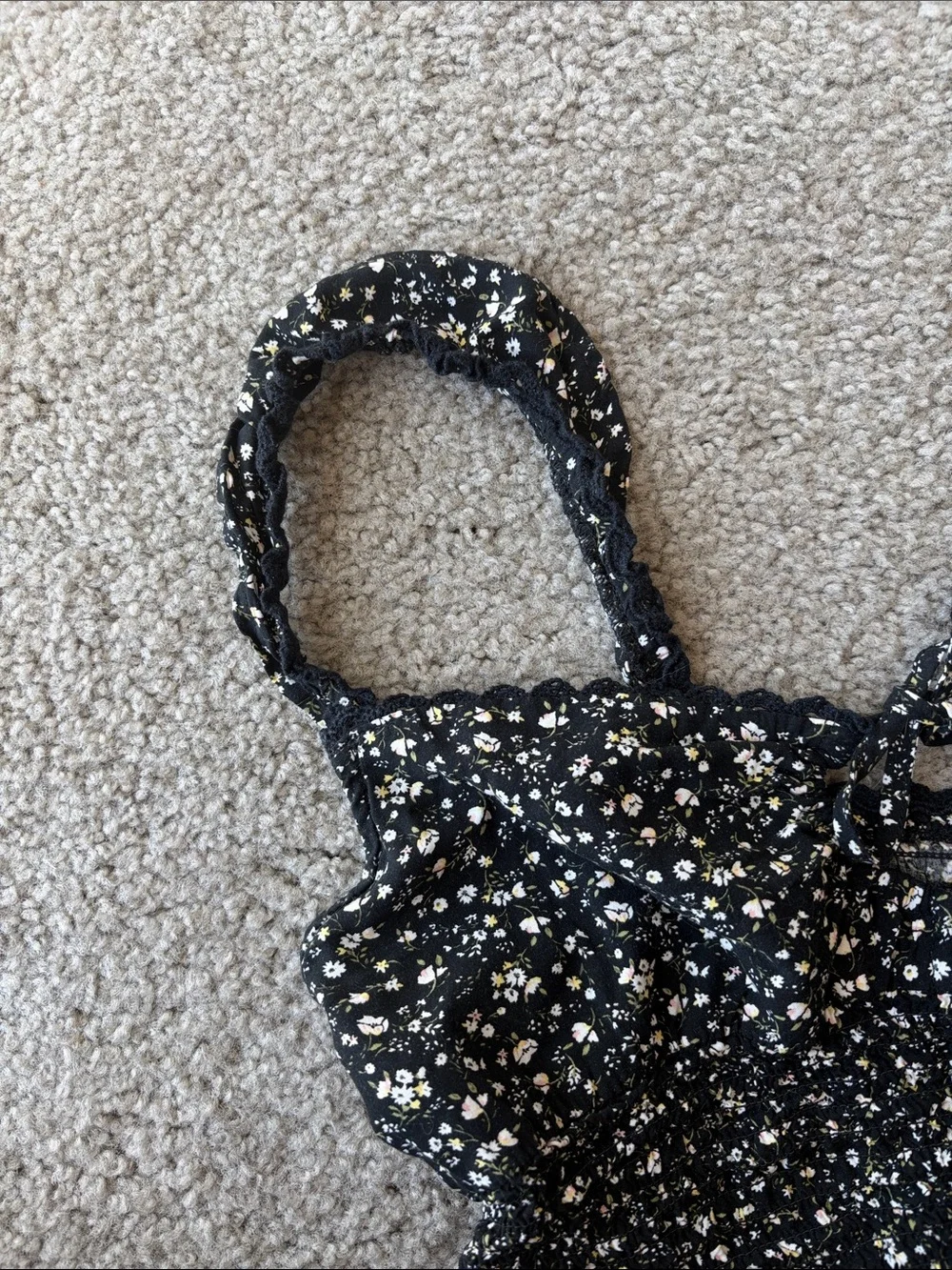 Forever 21 Black Floral Lace-Trim Smocked Crop Top - Picture 4 of 5